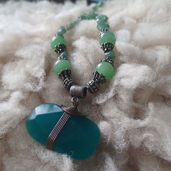 Awesome vintage tribal style necklace in greens - Picture 1 of 7